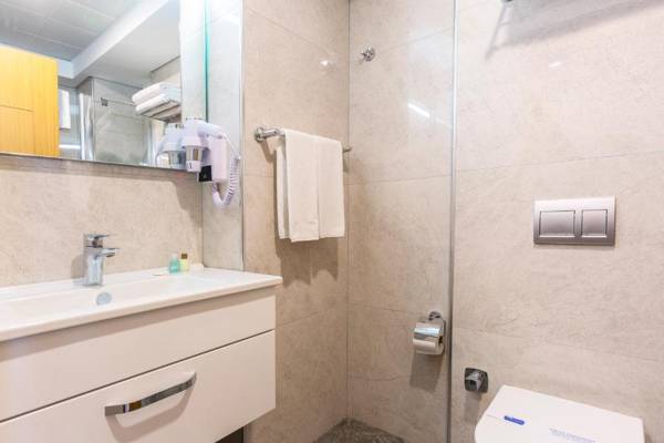 Obelisk Hotel & Suites