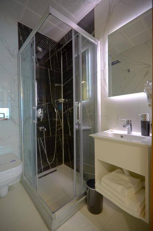 Kartal Palace Taksim Square FAMİLY HOTEL