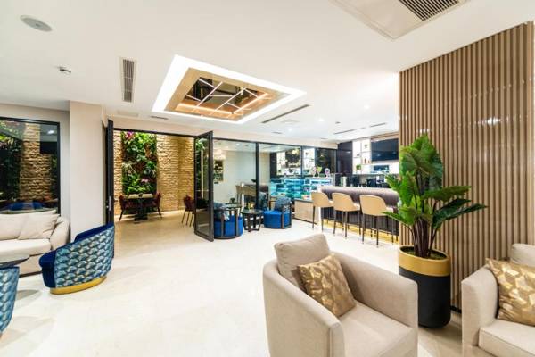 Aprilis Deluxe Hotel