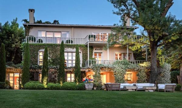 Enchanting 22000m2 property and elegant 5 bedroom manor