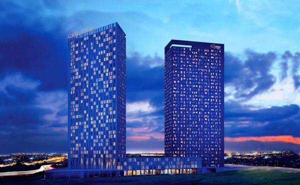 New luxuriously renovated 11 home in city center