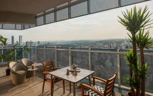 Deluxe Apartment with Shared Pool and Refreshing View in Maslak