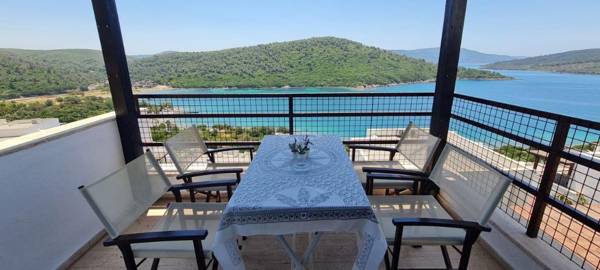 Amazing Flat w/ Shared Pool near Beach in Milas