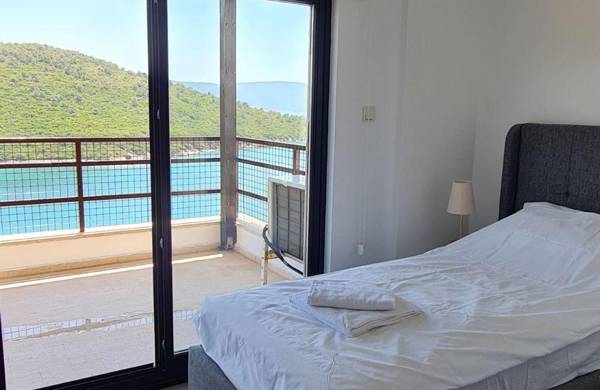 Amazing Flat w/ Shared Pool near Beach in Milas