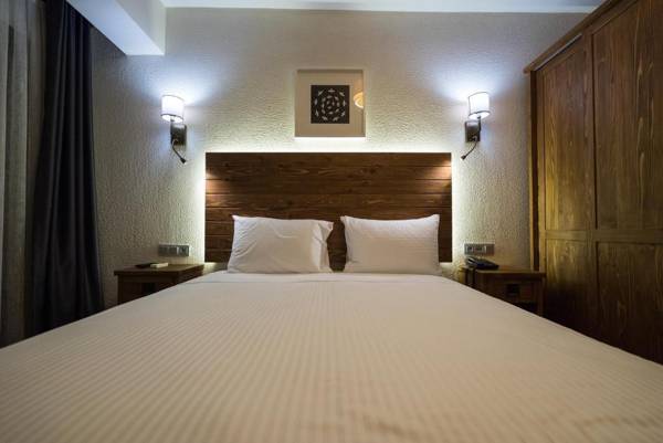 8 Rooms Boutique Hotel