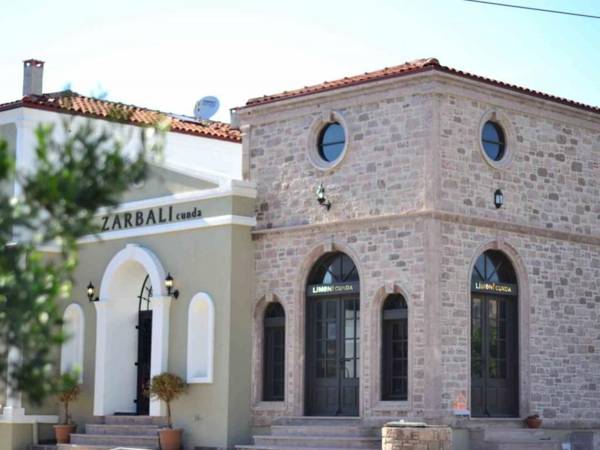 Zarbalı Otel Cunda