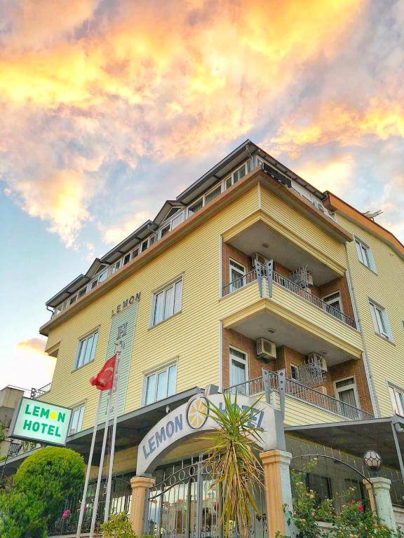 Lemon Hotel