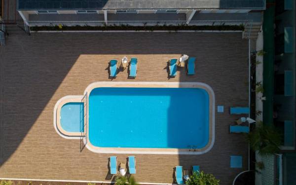 TheLuna Suite Hotel