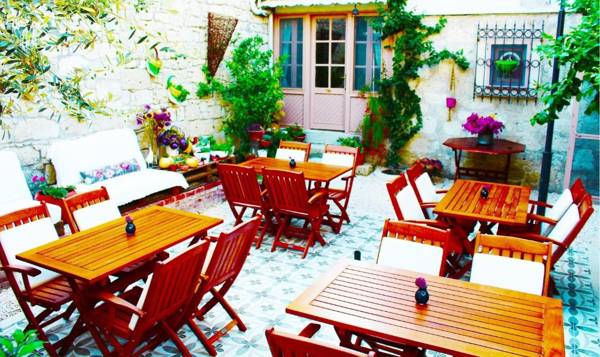 Lilyum Alaçatı - Taş Ev