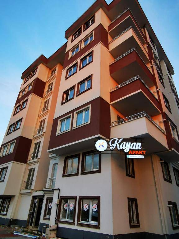 kayan apart