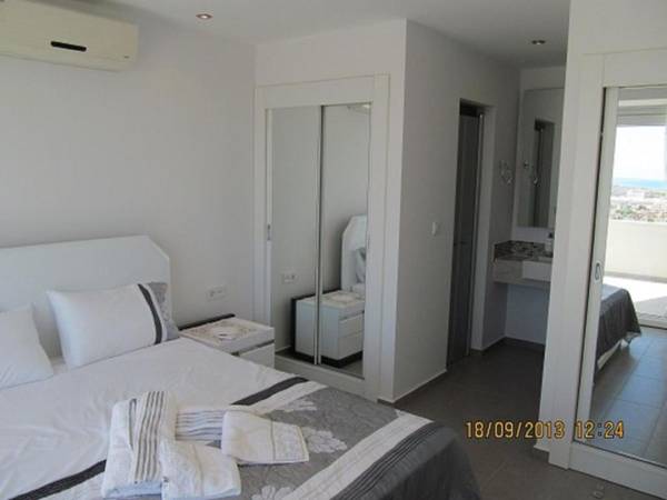 Luxury 2 bed private home close to the beach on a secure community