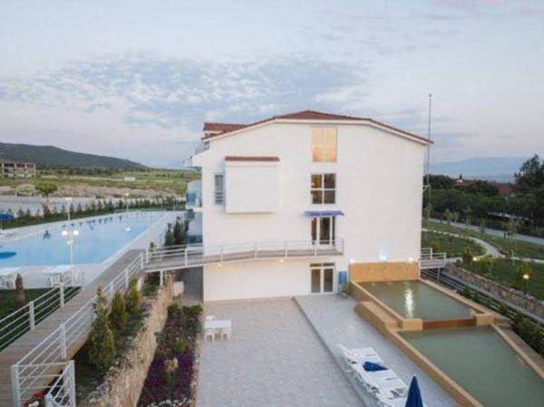 Larina Ninova Thermal Spa & Hotel