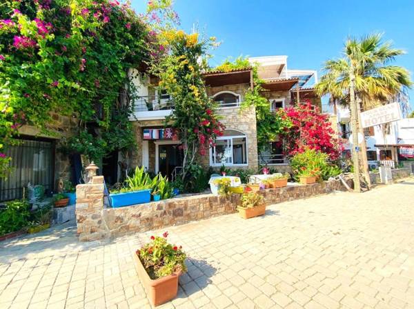 Four Seas Apart Hotel