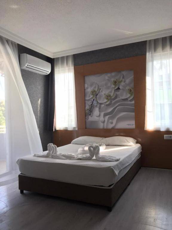 Anita Kemer Noch Hotel