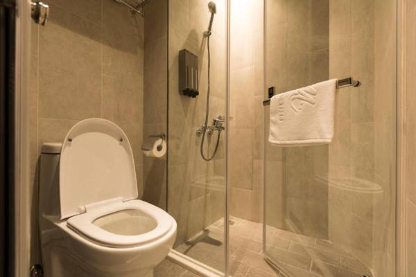 Quarantine Hotel - Meander 1948 Hostel - Taipei Main Station