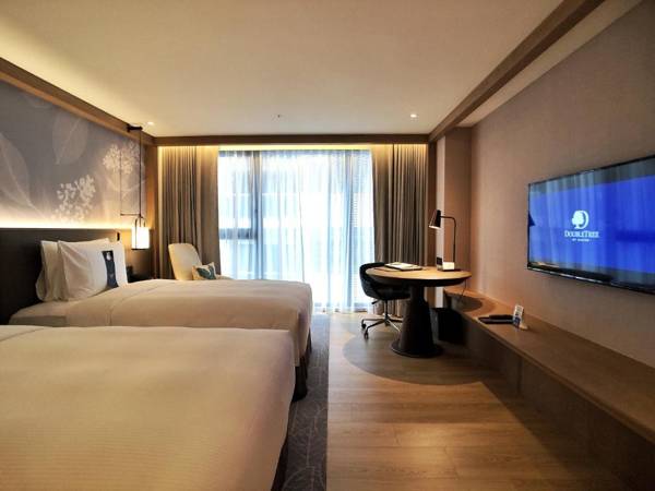 Workspace - DoubleTree by Hilton Taipei Zhongshan