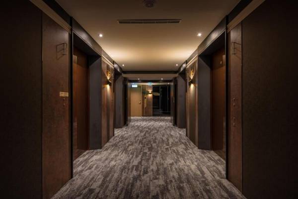 Quarantine Hotel - Roaders Plus Hotel - Theme