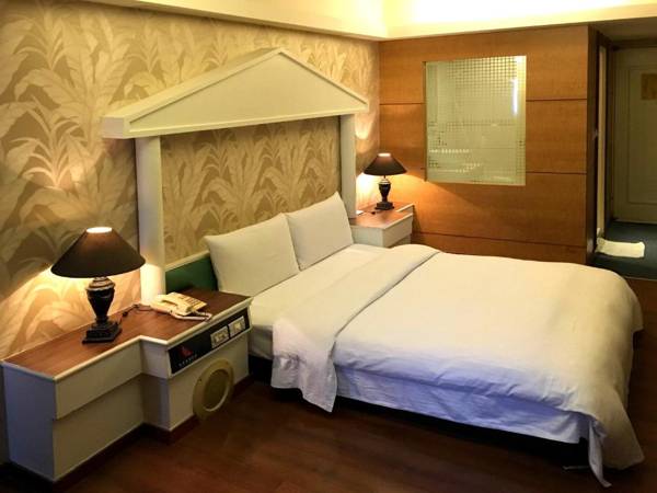 Zaw Jung Business Hotel