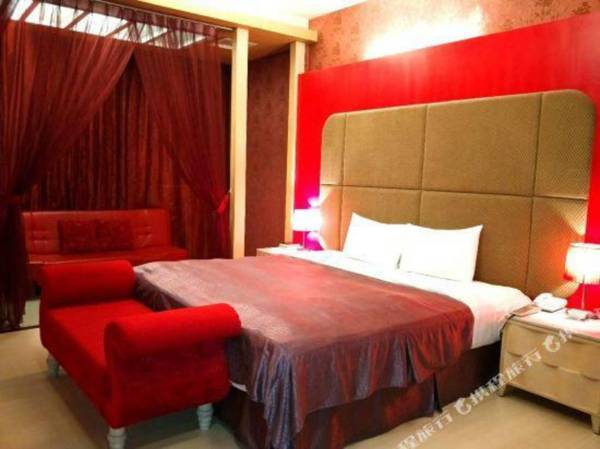 Flower Country Motel - Lian Tan