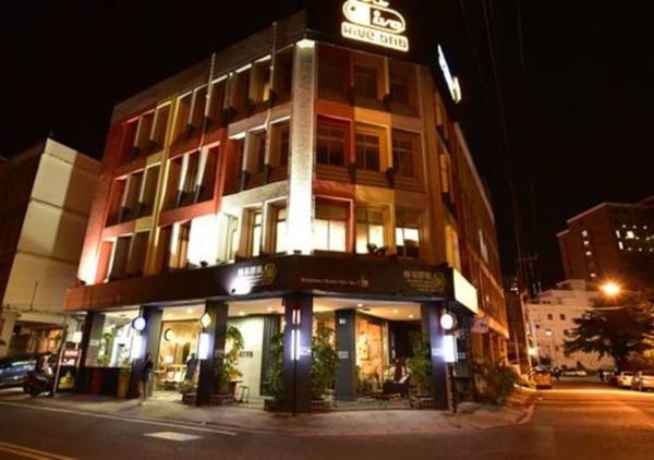 Hive Bed and Backpacker