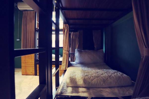 Travel Charger Hostel