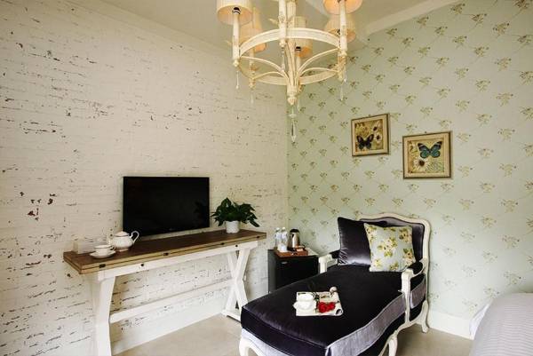 Desire and Satisfaction Bed and Breakfast