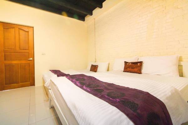 Yilan Night Market Whole House