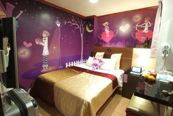 Golden Swallow Hotel