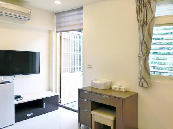 Migratory Birds Hotel