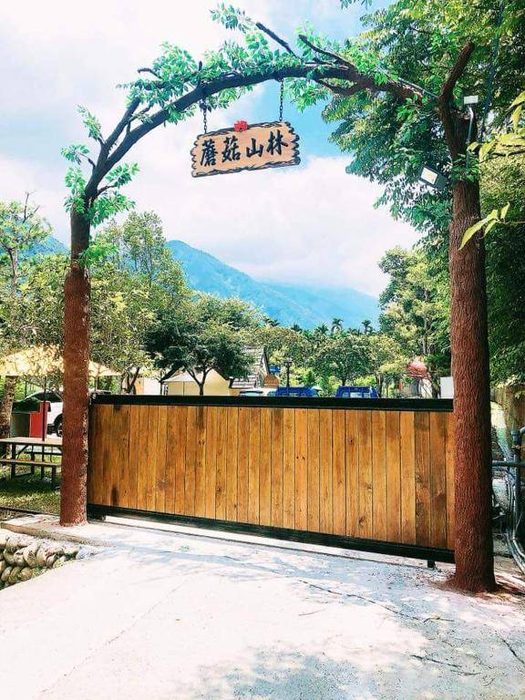 Mushroom Forest Guesthouse Camping Site