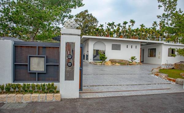 Changxing White House-Sun Moon Lake