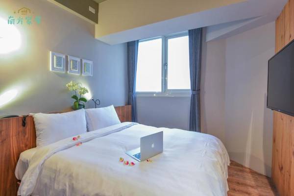 Old School Nanfunhouse Hotel