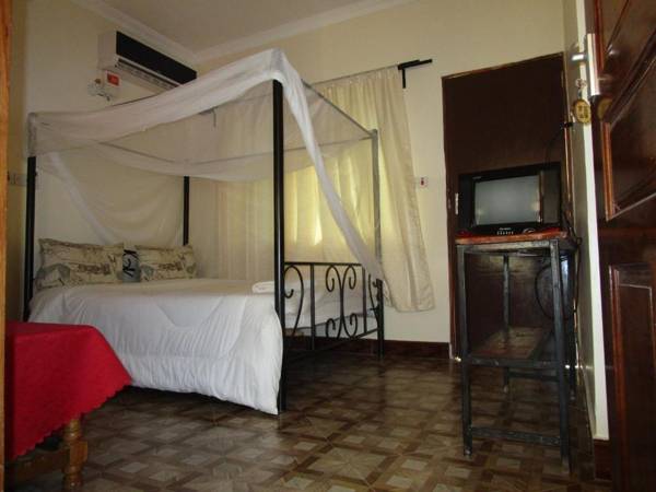 Fanaka Safaris Campsite & Lodges