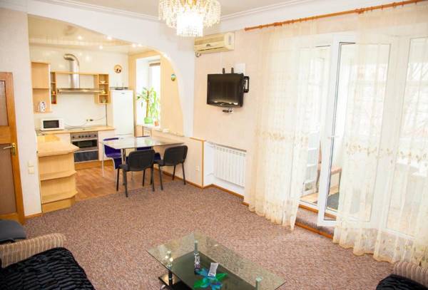 3 rooms Аpartment on Sobrny avenue 179. Centre