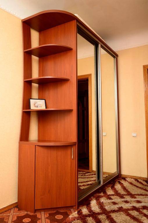 Apartment on Petropavlivs'ka 90