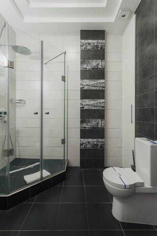 Corona Hotel & Apartments