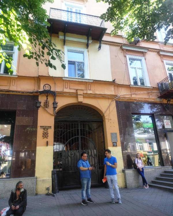 Apartment on Derybasivska 19