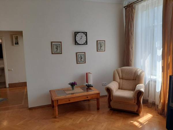 Apartment on Hretska 26/28
