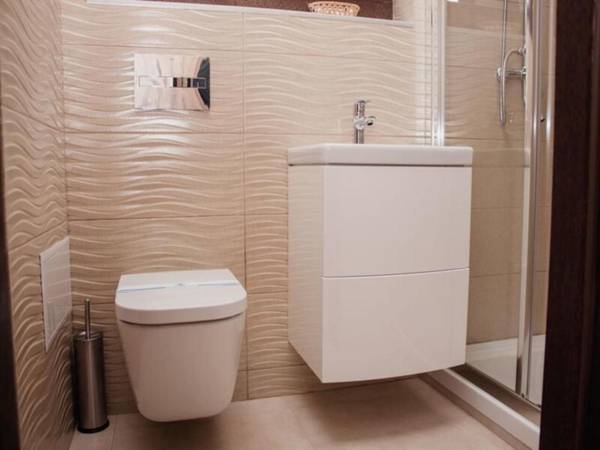 Apartment in the city center in the house with Atlantes