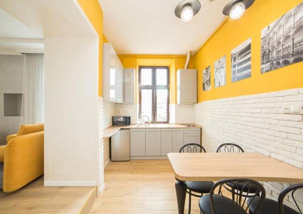 Miskevycha Square Apartment- 2 minutes to the Opera House and Market Square