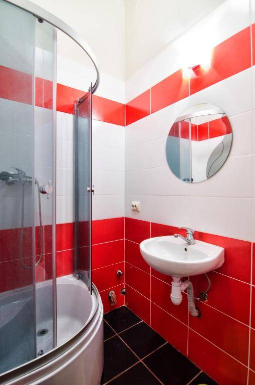 Кониського 7