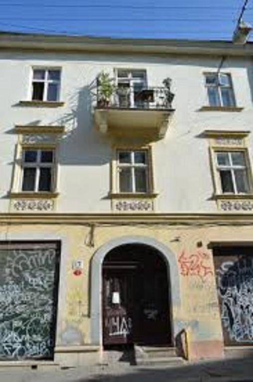 Apartment on Staroevreyska street 17