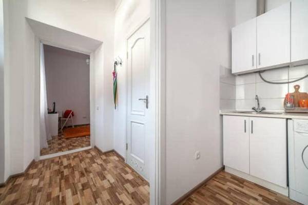 Городоцька 58 недалеко від жд вокзалу центр