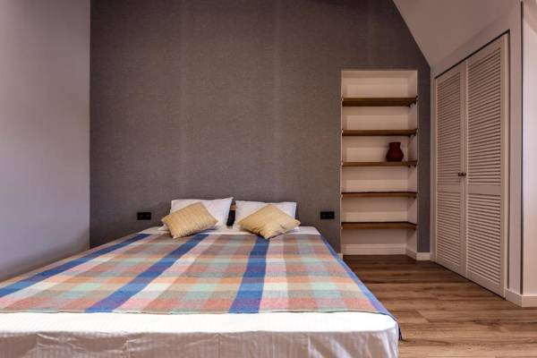 Leogrand apartment on Kniazia Romana 6