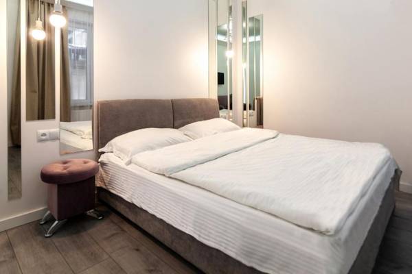 LEOGRAND Apartment on B Khmelnytskogo 27a