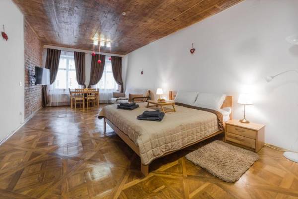 Luxury apartment with Rynok square view
