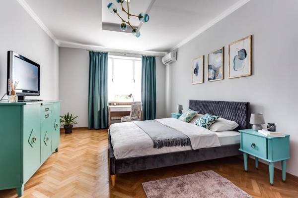 Picasso apartment in a park area