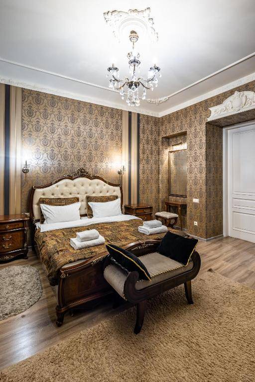 Classic Royal central apartment. Balcony and A/C