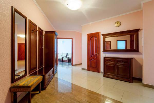 Large luxury 4-room apartment with a sauna near the metro Levoberezhnaya