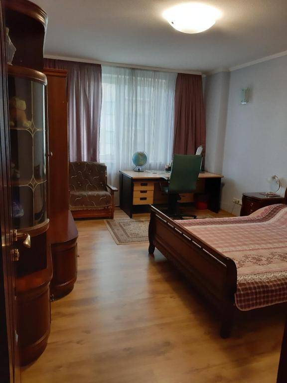 Workspace - Large luxury 4-room apartment with a sauna near the metro Levoberezhnaya